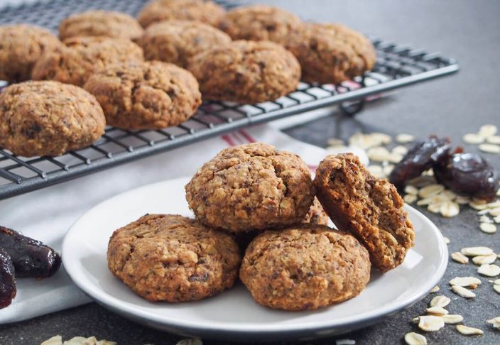 خبر مصر | المرأة والطفل / طريقة عمل بسكويت التمر بالقرفة دون سكر