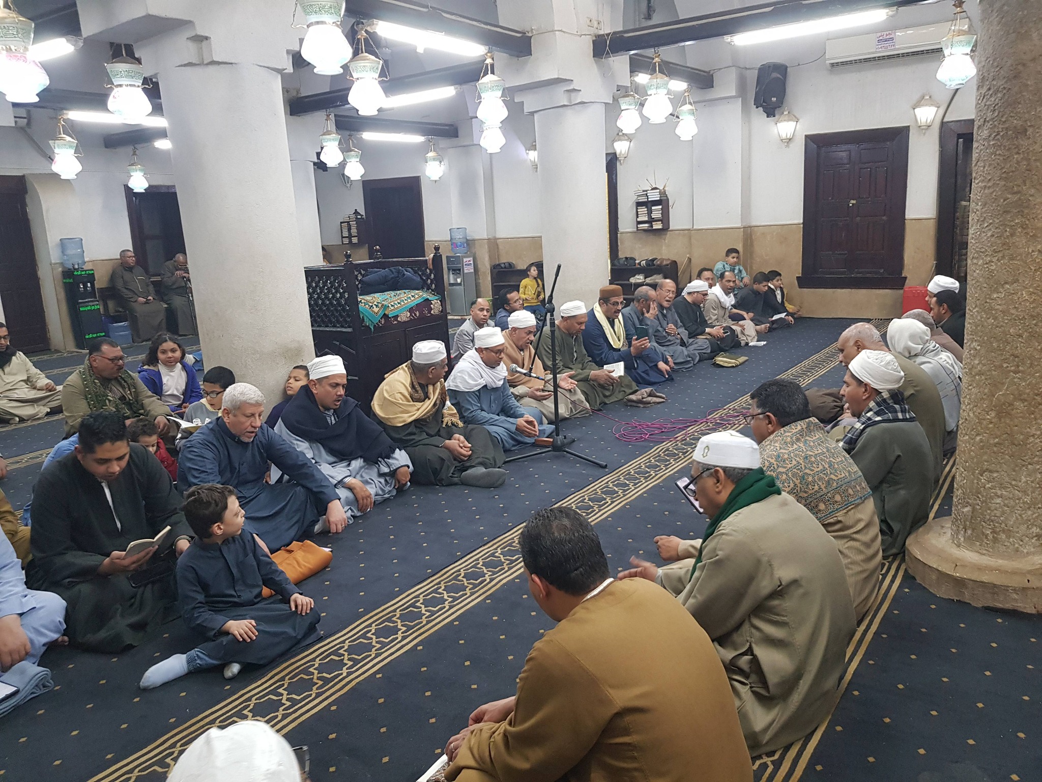 حلقات الذكر للأسرة الحجاجية فى مسجد أبوالحجاج الأقصرى