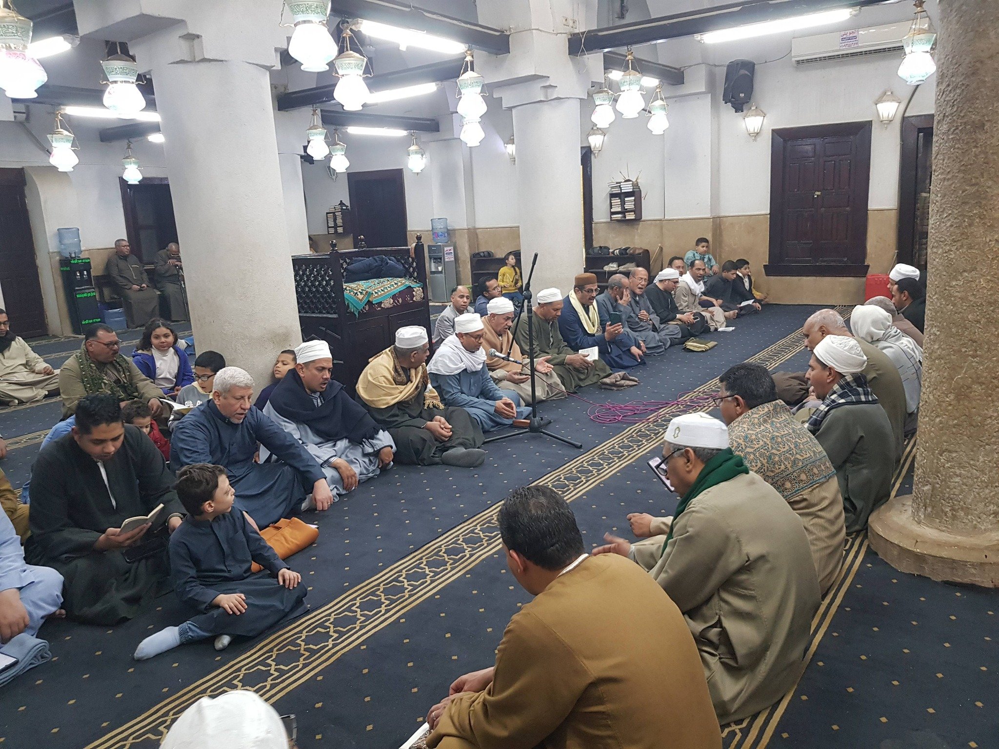 حلقات الذكر للأسرة الحجاجية فى مسجد أبوالحجاج الأقصرى