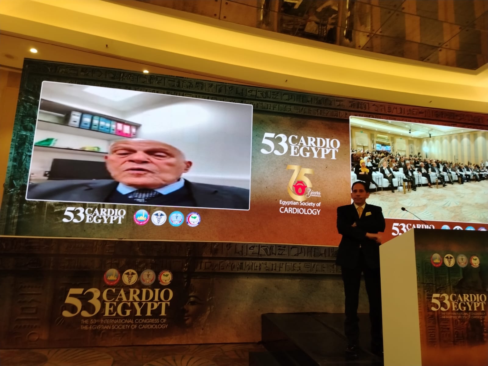 البروفوسير مجدى يعقوب خلال كلمته  والدكتور مجدى عبد الحميد والحضور فى المؤتمر