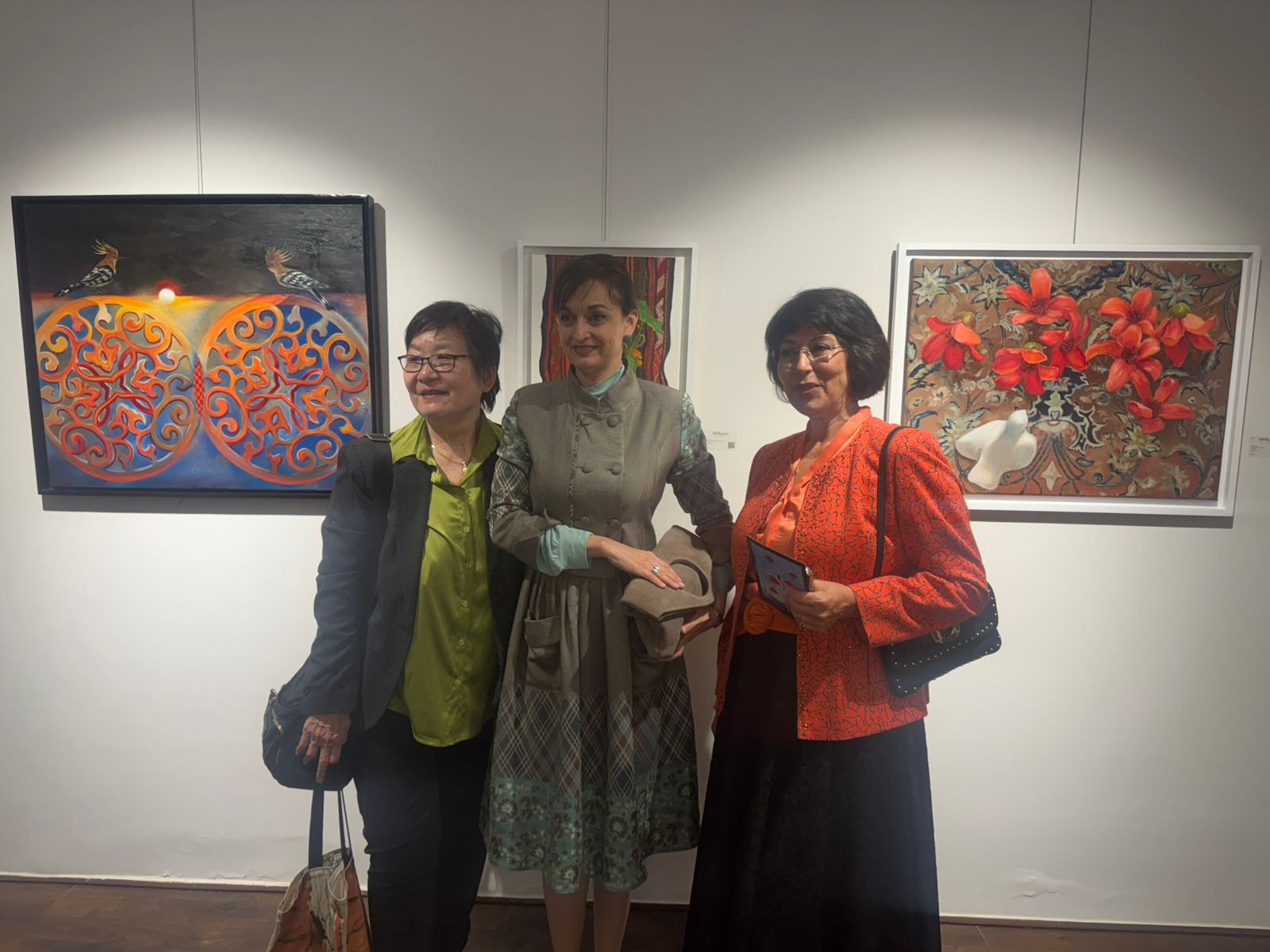 سفيرة رومانيا أوليفيا توديران والفنانة الكبيرة سناء البيسي