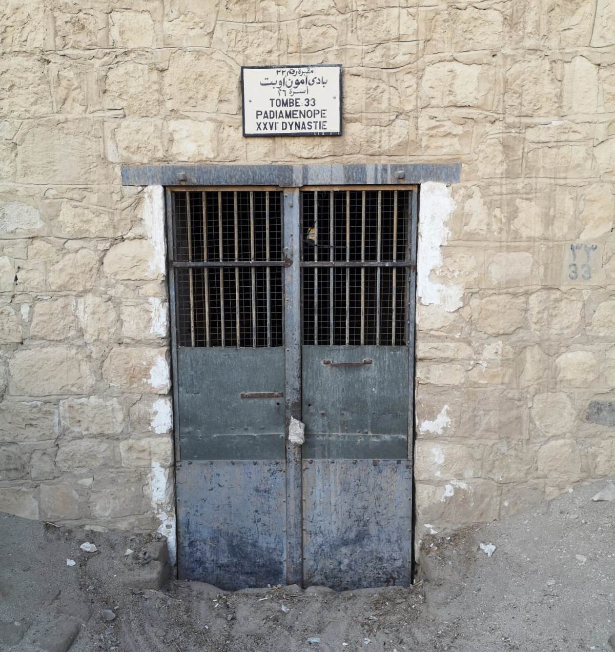 بوابة مقبرة بادى آمون أوبت بطول 320 متراً في جبانة العساسيف