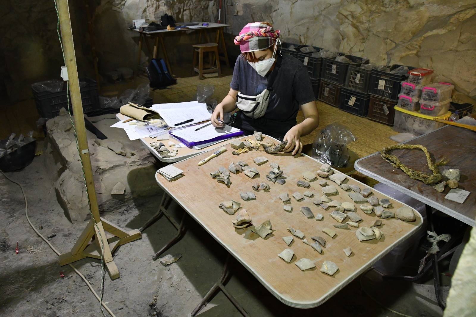 كنوز مقبرة بادي آمون أوبت كاتب النصوص وكبير كهنة المرتلين بعصر الملك بسماتيك الأول