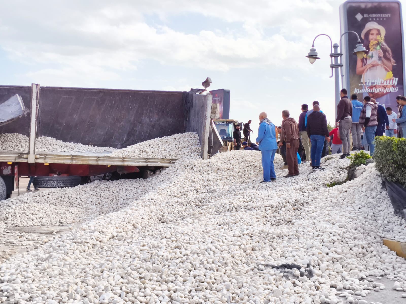 انقلاب سيارة نقل في الإسكندرية