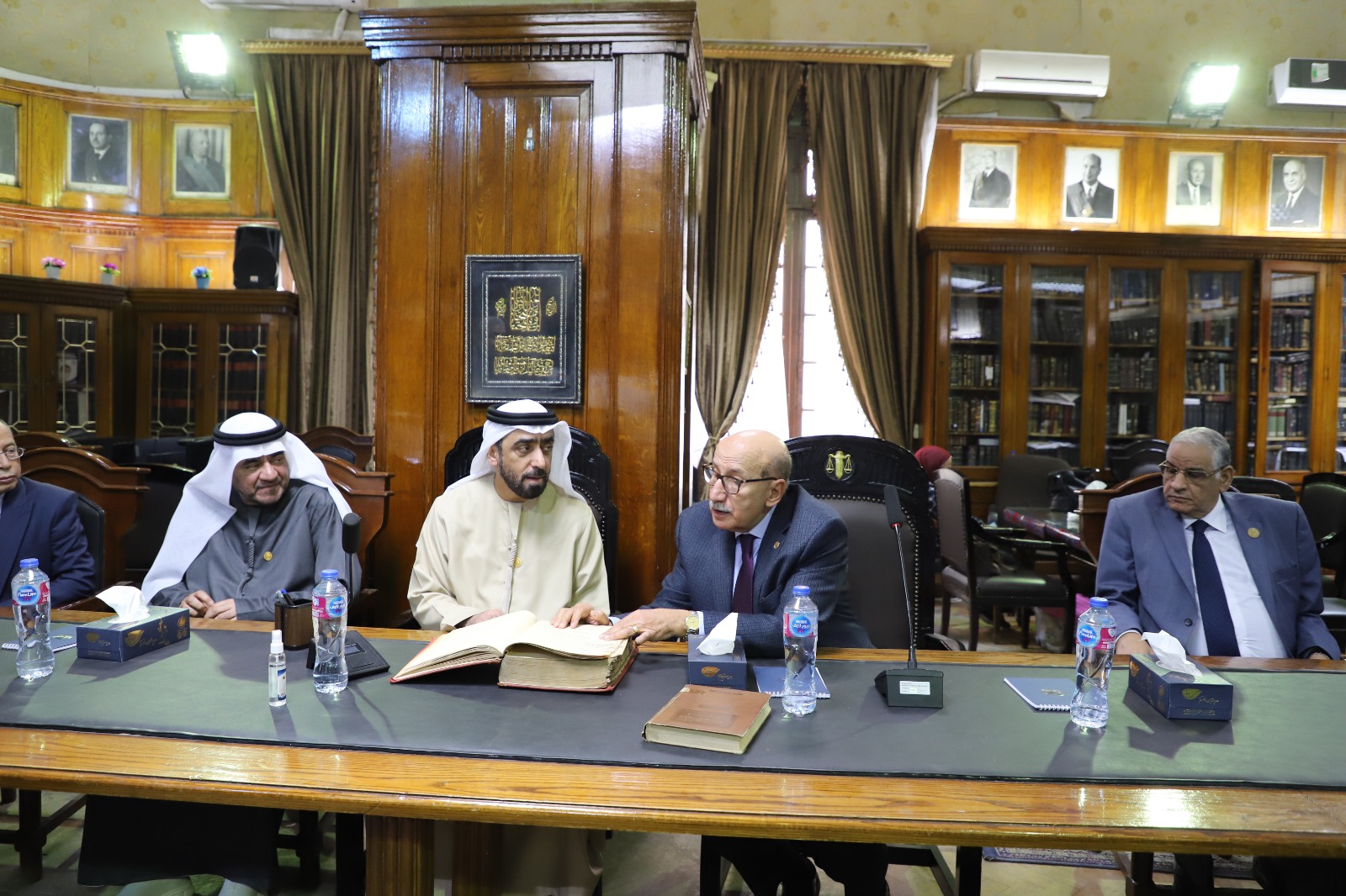 الوفد داخل مكتبة محكمة النقض