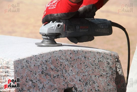 استخدام آلة للقطعة الفنية