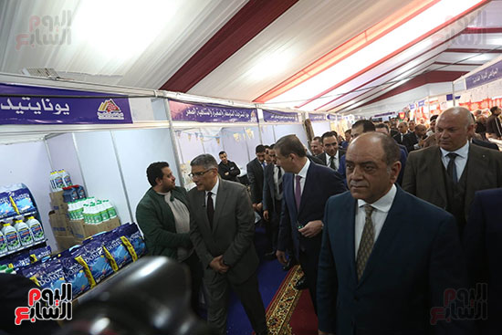 وزيرا التموين والزراعة ومحافظ الجيزة يتفقدون معرض أهلا رمضان