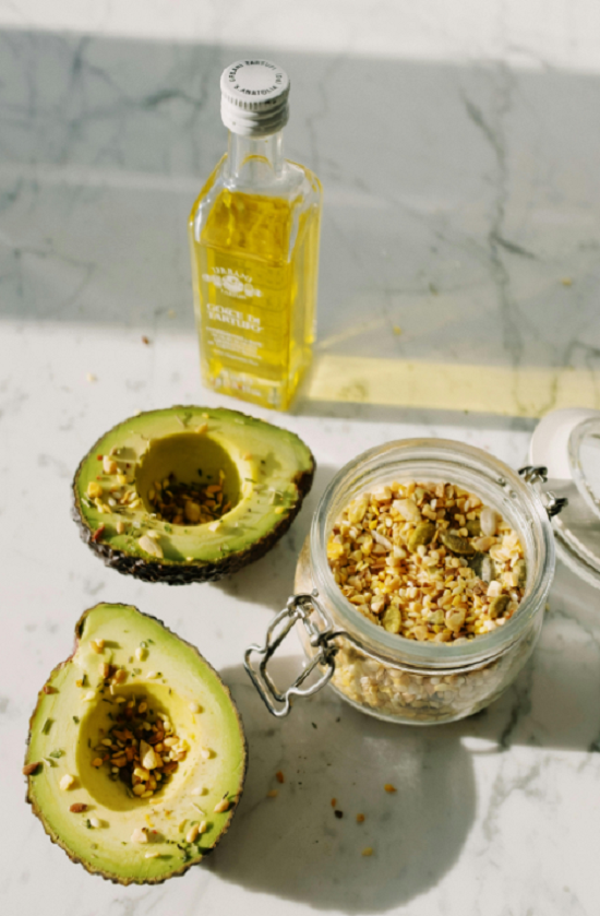 أفوكادو ومكسرات