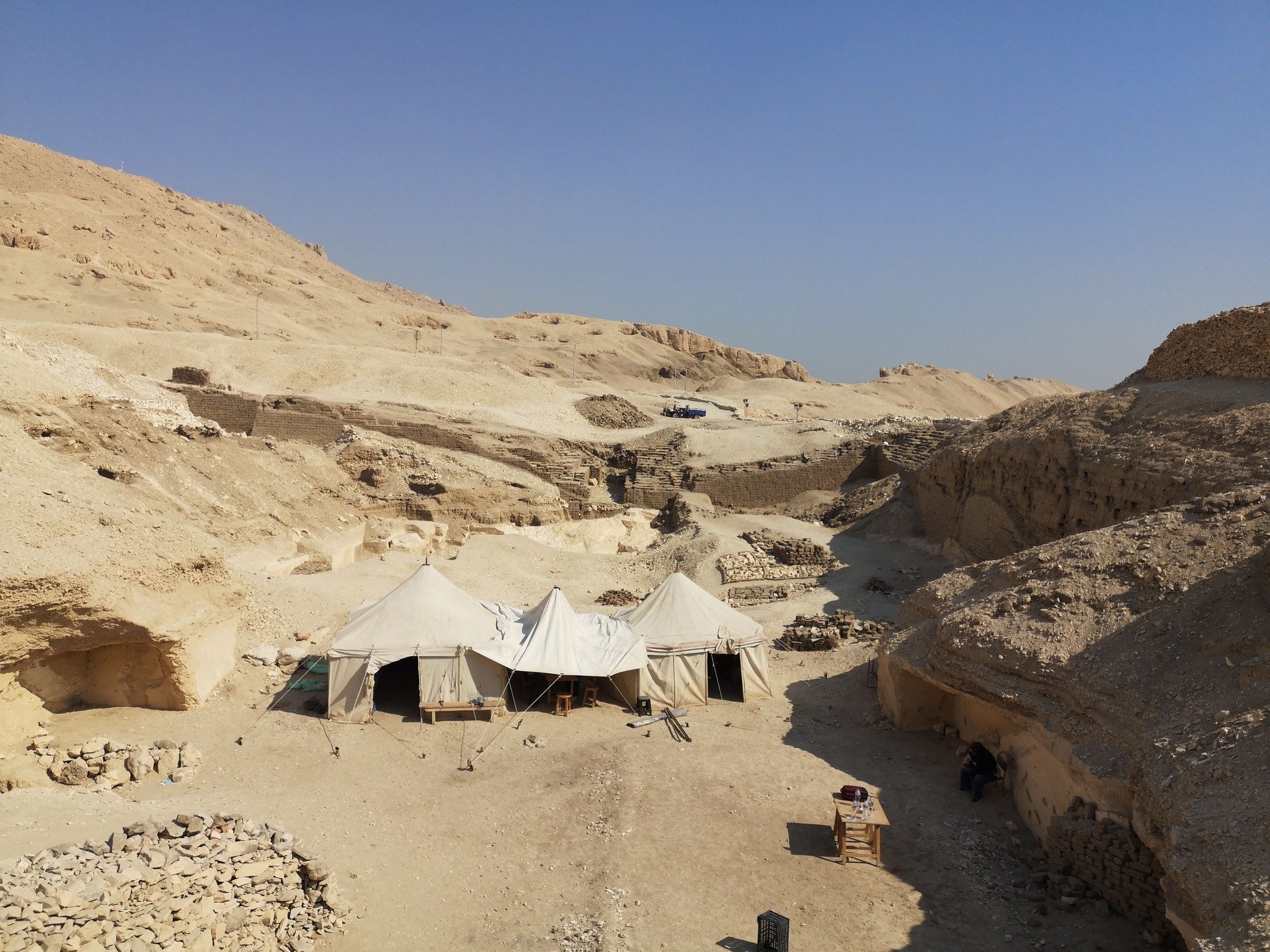 موقع مقبرة بادي آمون أوبت واحدة من أضخم وأعمق مقابر العساسيف