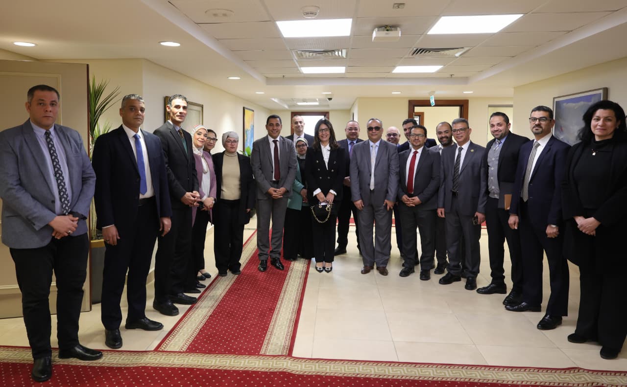 وزيرة الثقافة خلال الاجتماع (1)