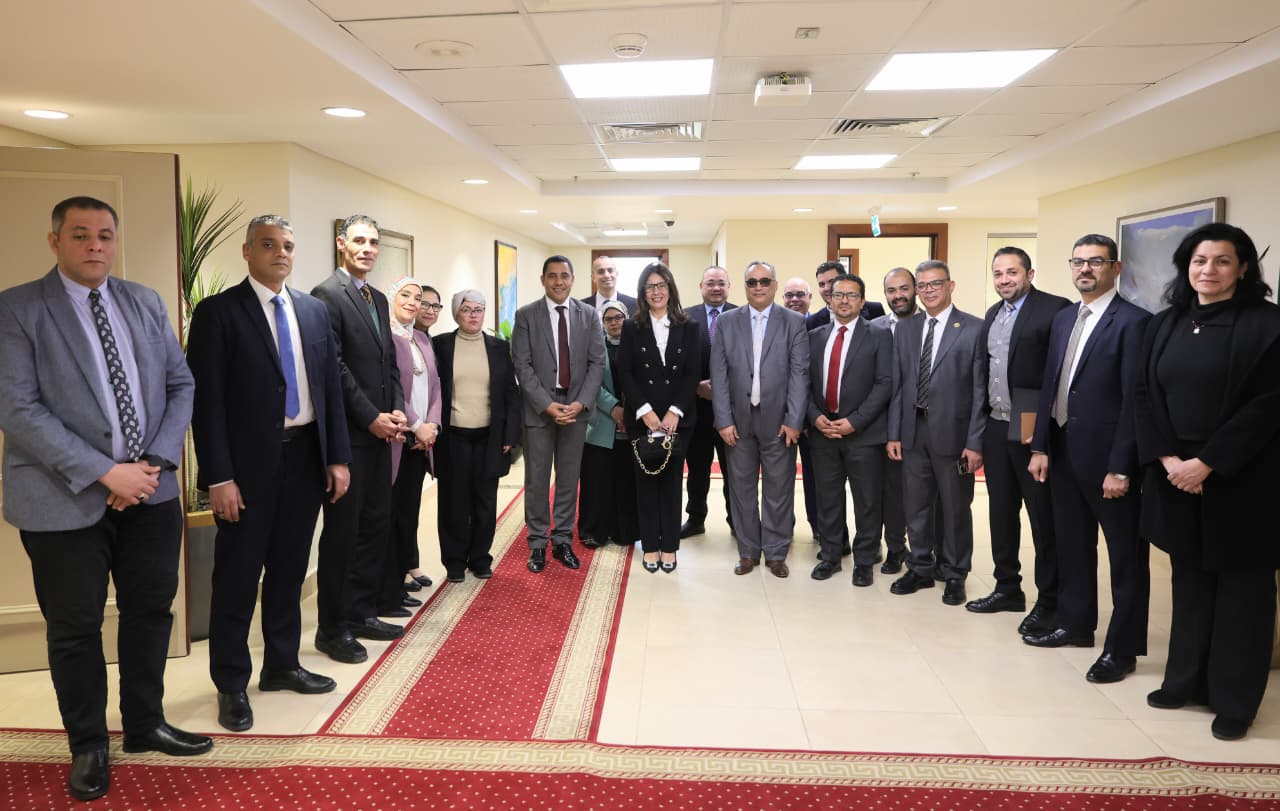 وزيرة الثقافة خلال الاجتماع (5)