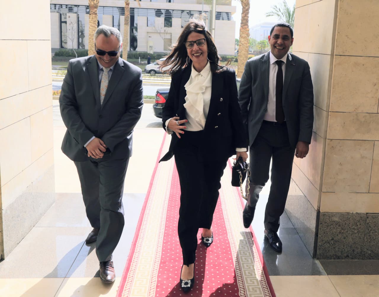 الدكتورة جيهان زكى وزيرة الثقافة (1)