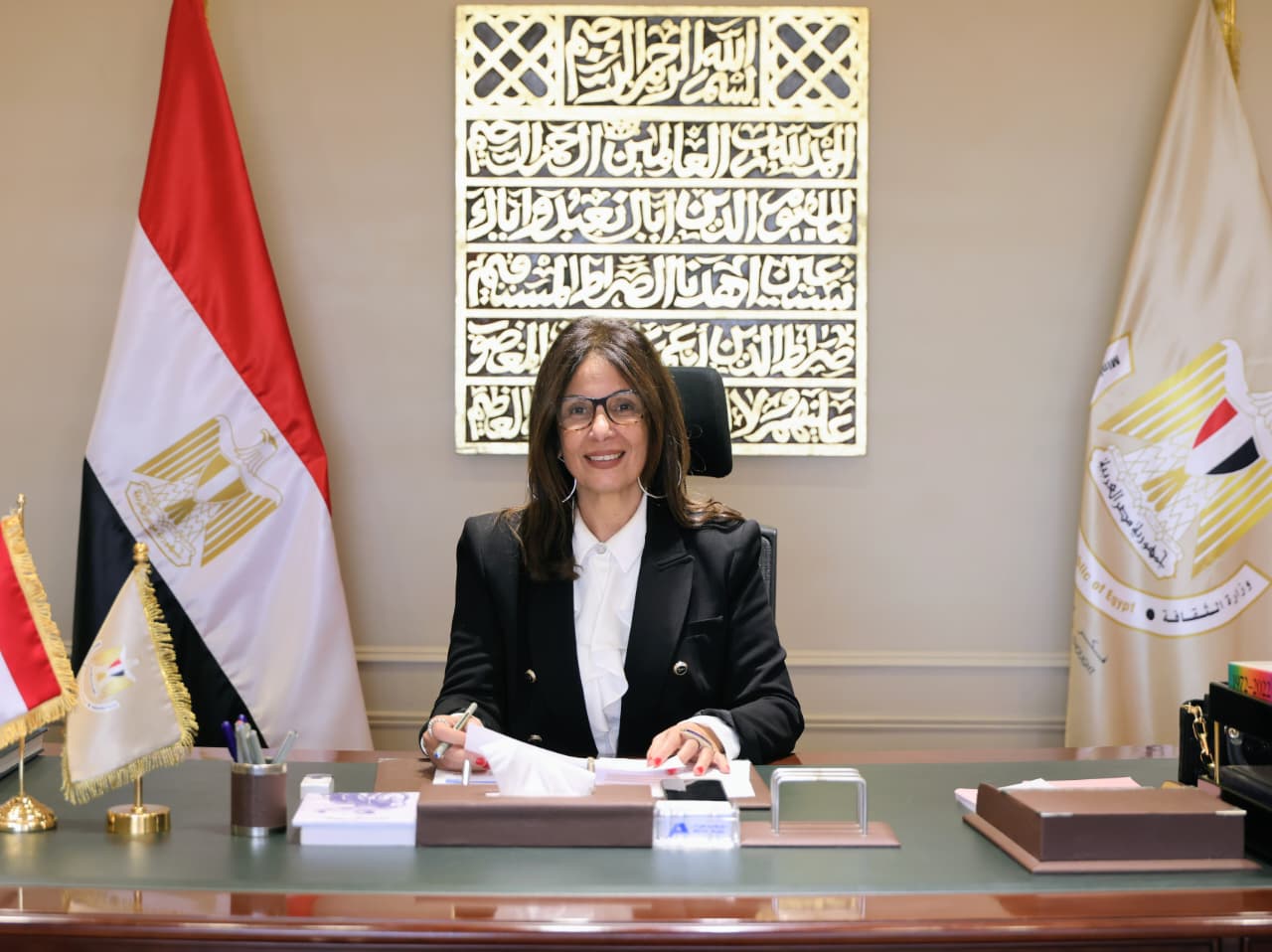 الدكتورة جيهان زكى وزيرة الثقافة (2)