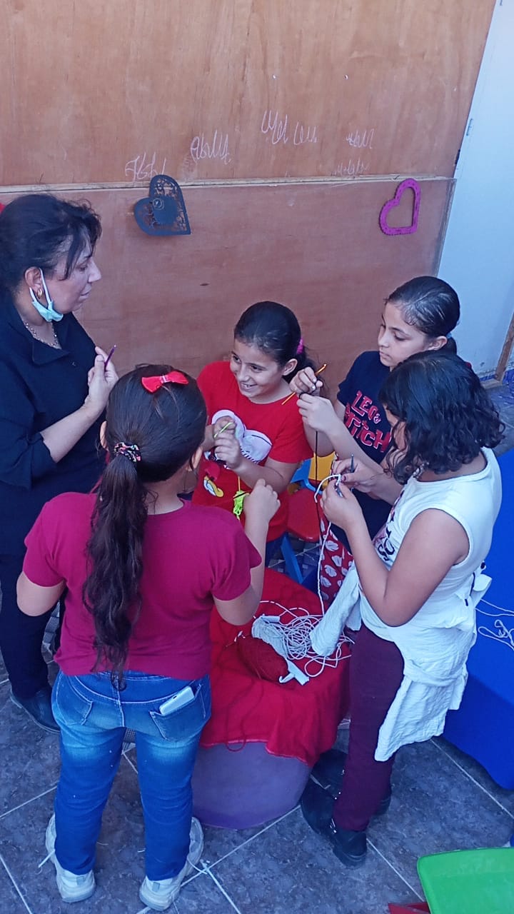 تعليم الاطفال صناعة زينة رمضان من الورق