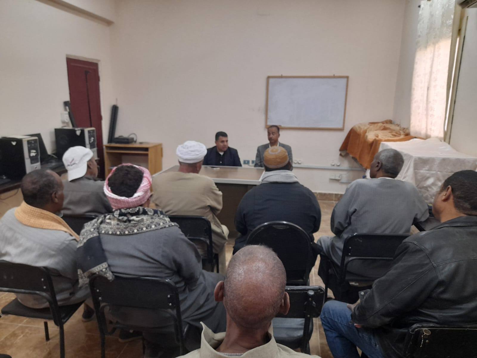 رئيس مدينة الطود يعقد لقاء اليوم المفتوح مع المواطنين بقرية منشية النوبة