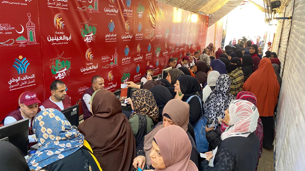 توزيع الشنط الرمضانية (7)