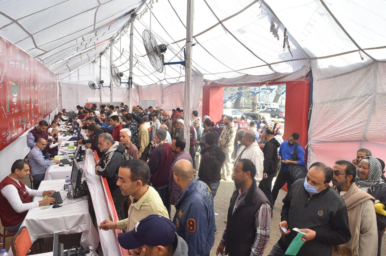 توزيع الشنط الرمضانية (3)