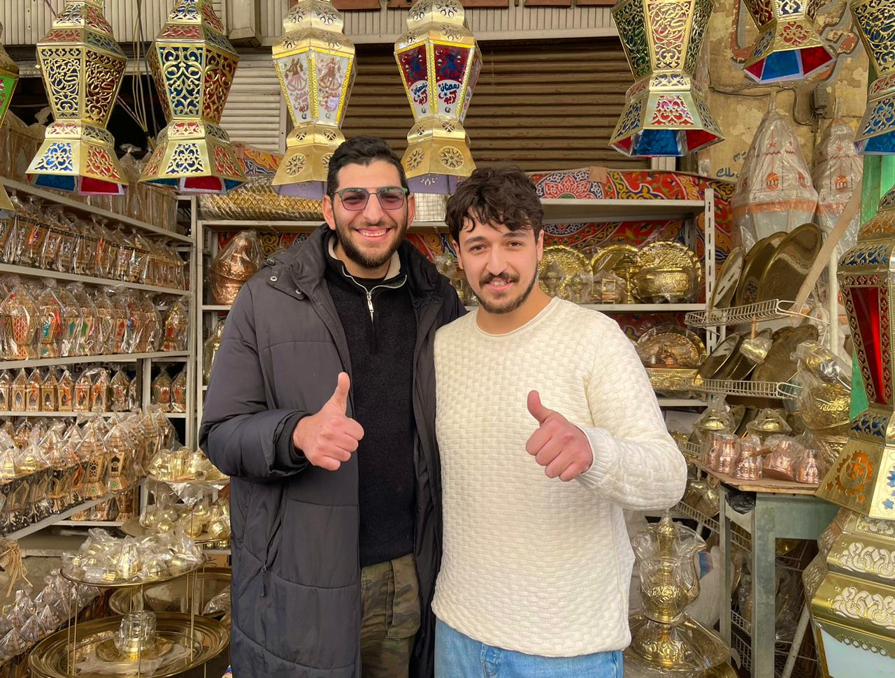 صديقان في شارع الخيامية