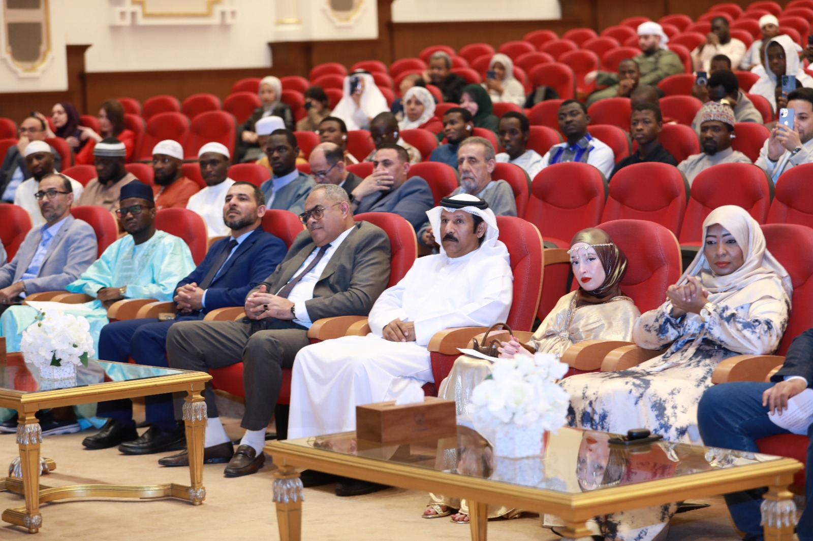 الشاعر محمد البريكى خلال الأمسية الشعرية