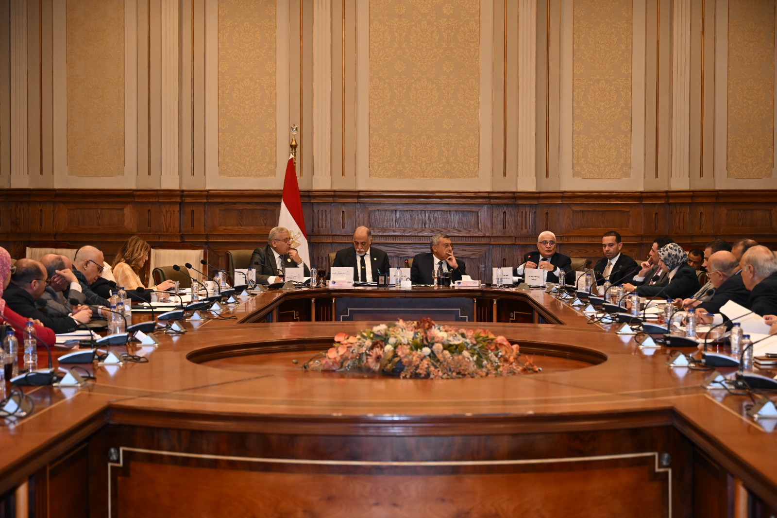 اجتماع لجنة الطاقة بحضور رئيس هيئة التأمين الاجتماعي
