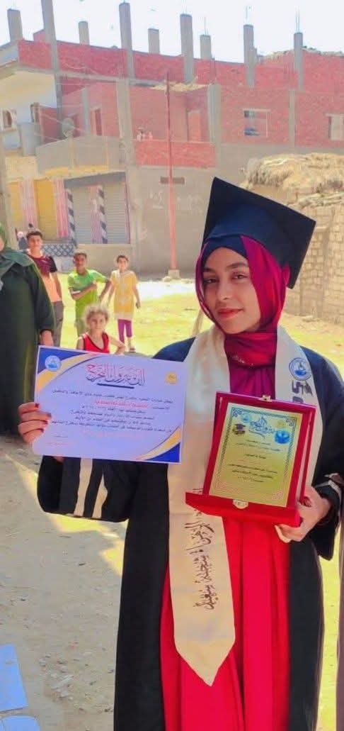رحلة كفاح فتاة الشرقية من العمل فى الغيطان إلى كلية العلوم