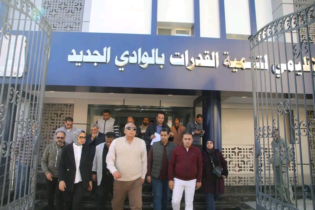 محافظ الوادي الجديد يتابع تشطيبات مركز تنمية قدرات العاملين بالجهاز الإداري (1)