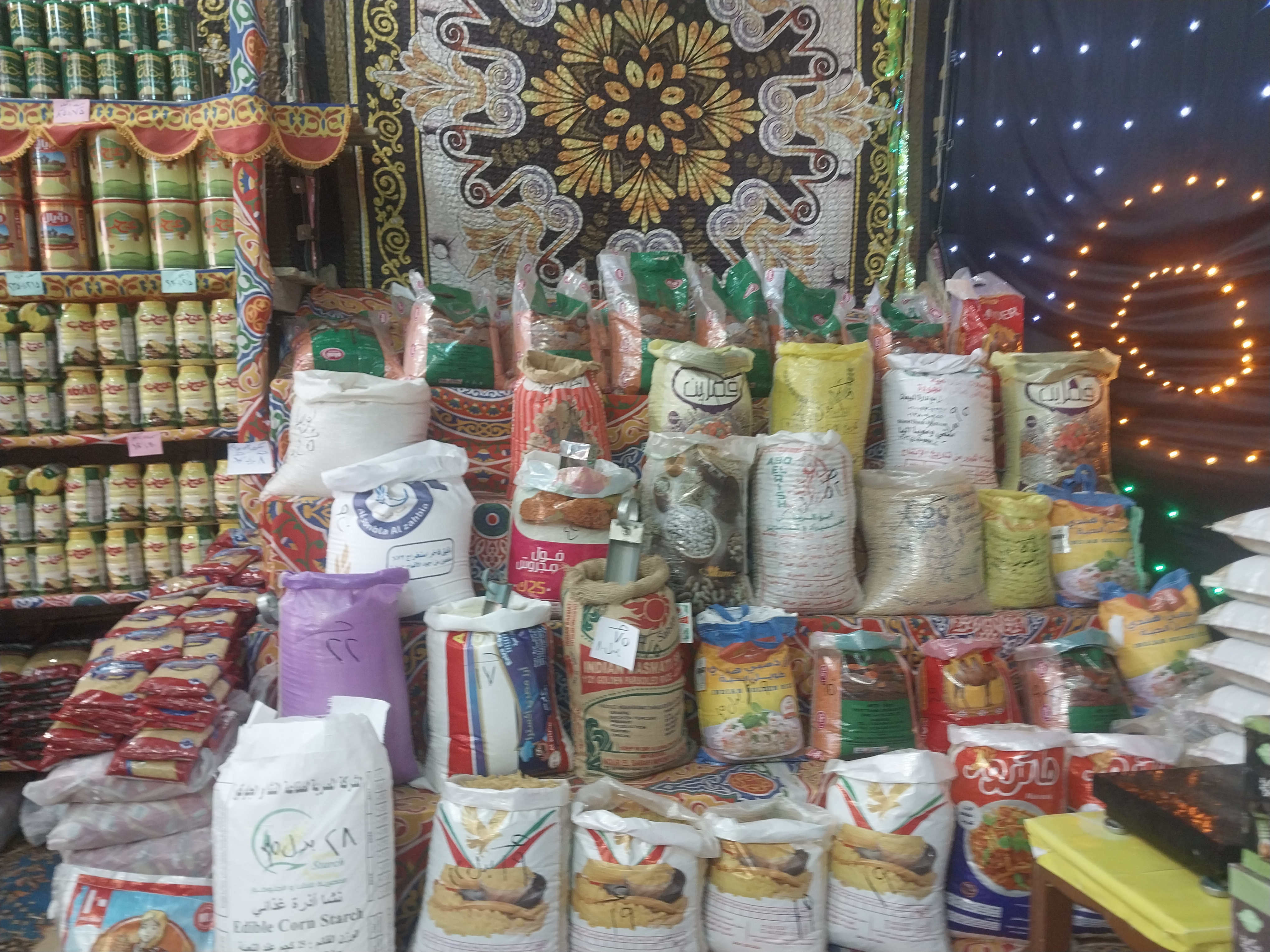 توفير السلع داخل معارض اهلا رمضان في دمياط