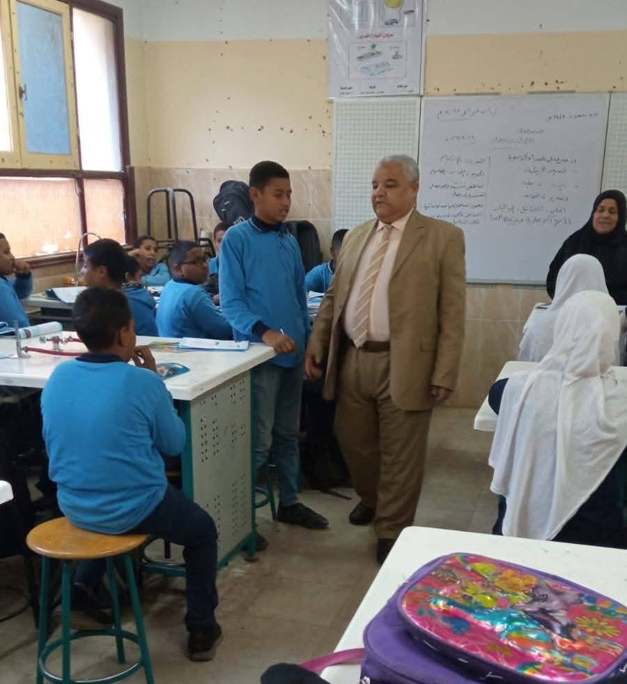 إشادة وكيل تعليم الأقصر بمستوى الانضباط الذي لمسه في المدارس إشادة وكيل تعليم الأقصر بمستوى الانضباط الذي لمسه في المدارس