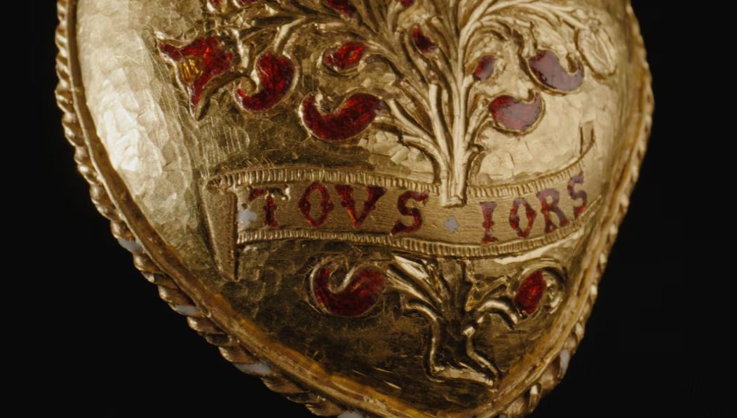 المتحف البريطاني يستعيد رمز الحب الخاص بهنري الثامن بعد أن فُقد لقرون (5)