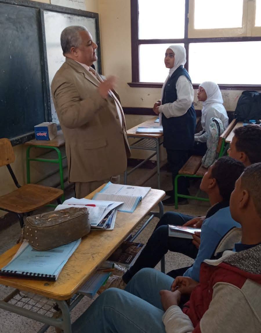 إشادة وكيل تعليم الأقصر بمستوى الانضباط الذي لمسه في المدارس التي زارها إشادة وكيل تعليم الأقصر بمستوى الانضباط الذي لمسه في المدارس التي زارها