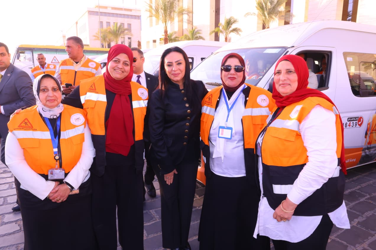 جانب من  فرق التدخل السريع والهلال الأحمر المصري لتعزيز سرعة الاستجابة لحالات الأطفال والكبار بلا مأوى