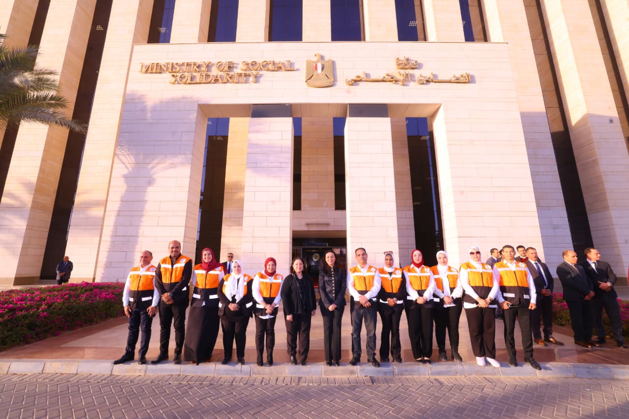 اصطفاف فرق التدخل السريع والهلال الأحمر المصري لتعزيز سرعة الاستجابة لحالات الأطفال والكبار بلا مأوى