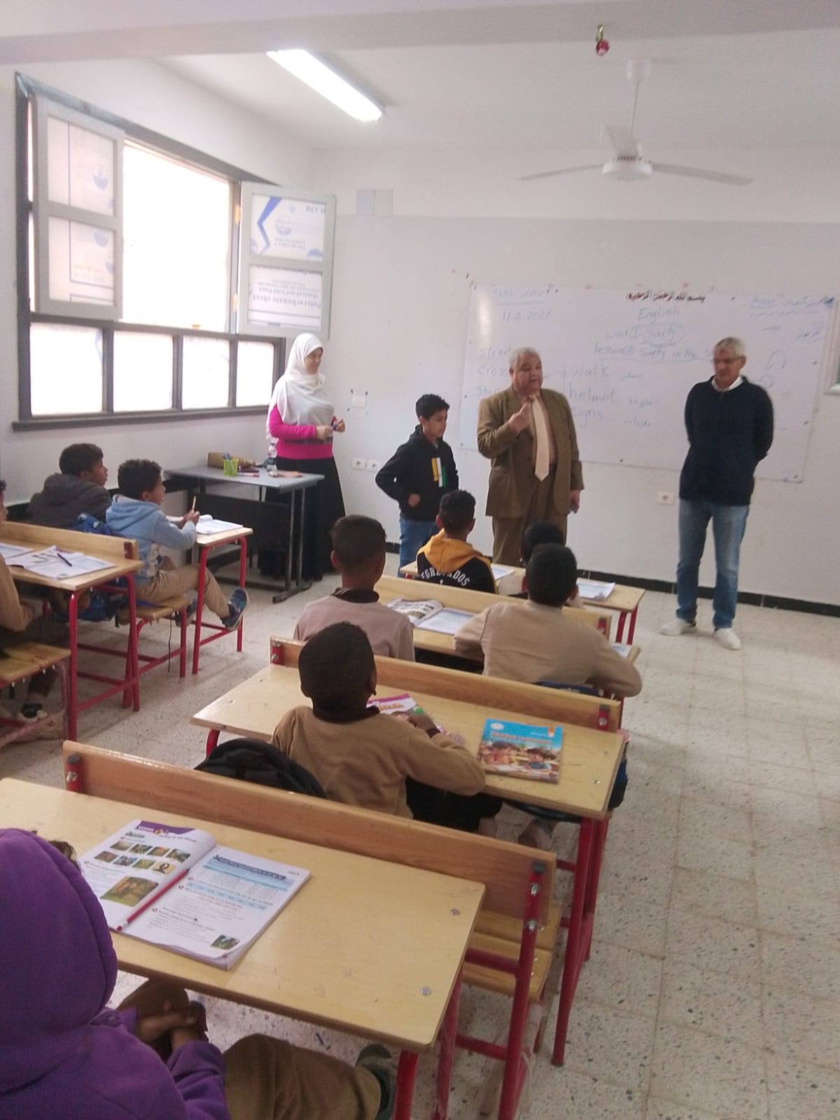وكيل وزارة التعليم بالأقصر يتفقد مدرسة نجع الكوم بإدارة القرنة