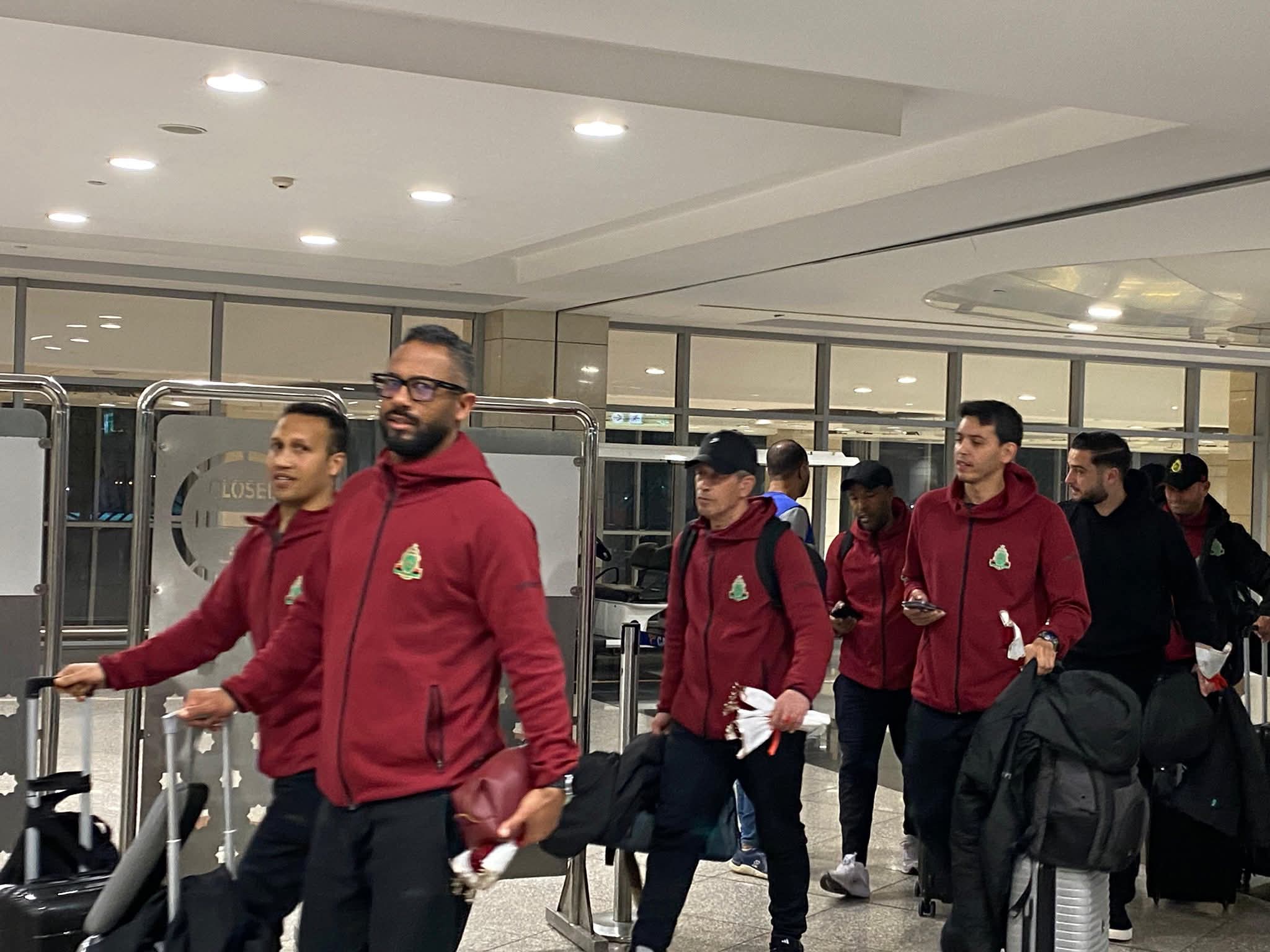 استقبال بعثة الجيش الملكي المغربي بالورود 