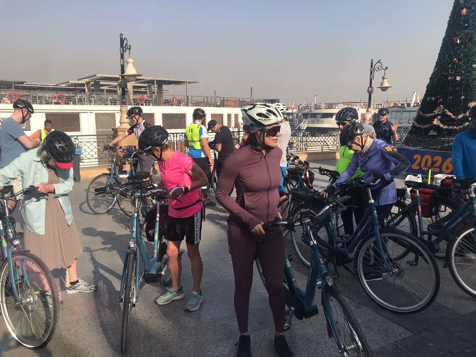 مشاركو فريق الدراجات