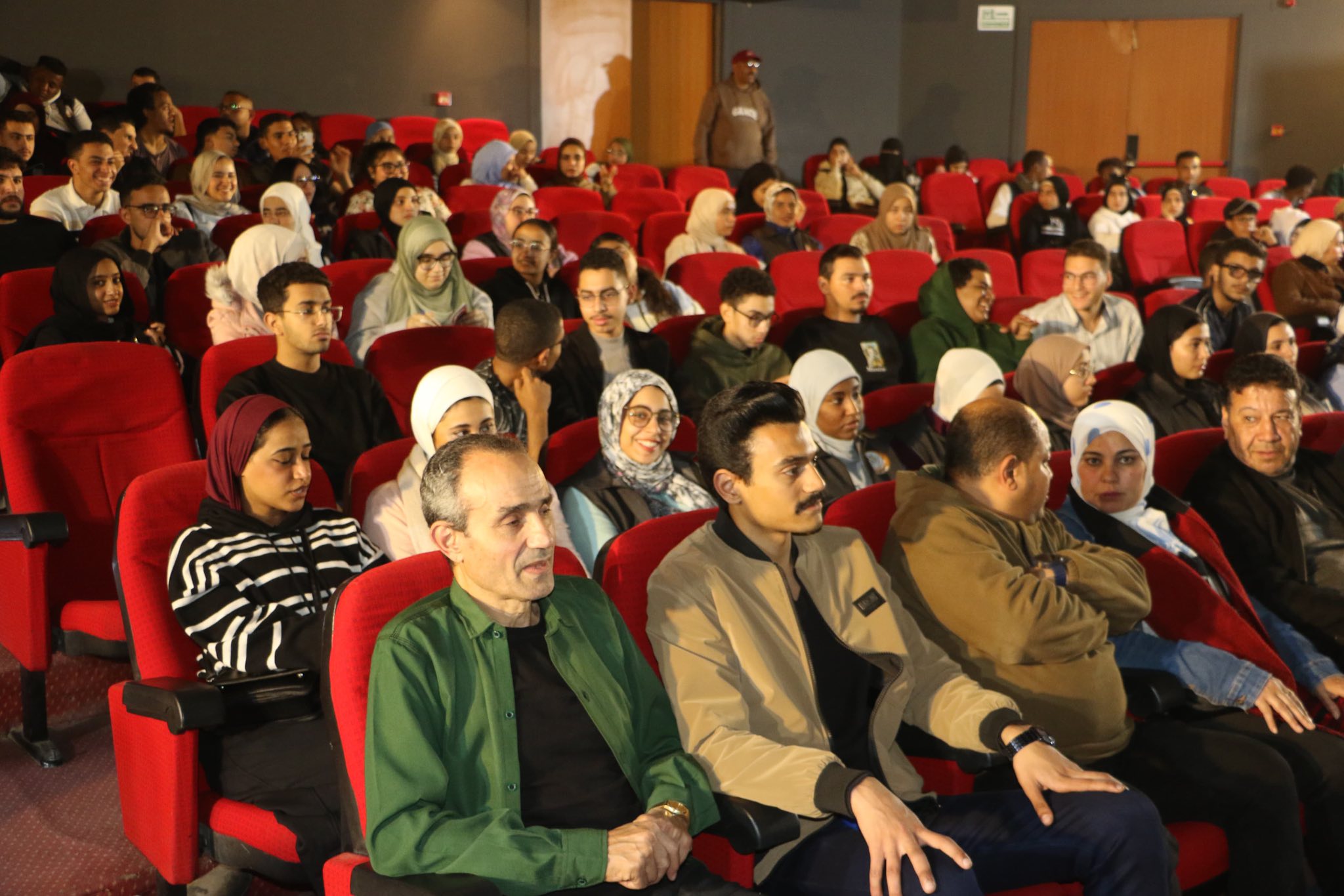 حضور لقاء بعنوان الفن والانتماء للوطن في مناقشات ملتقى أهل مصر