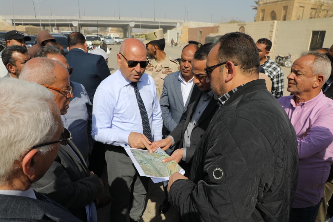 محافظ القاهرة خلال الجولة