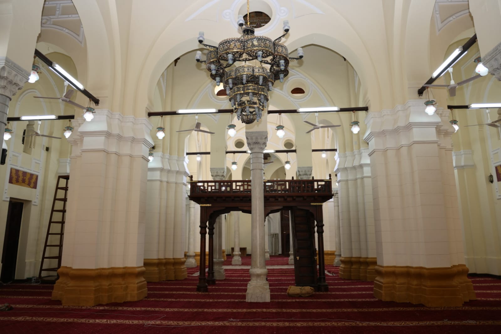 جمال المسجد من الداخل