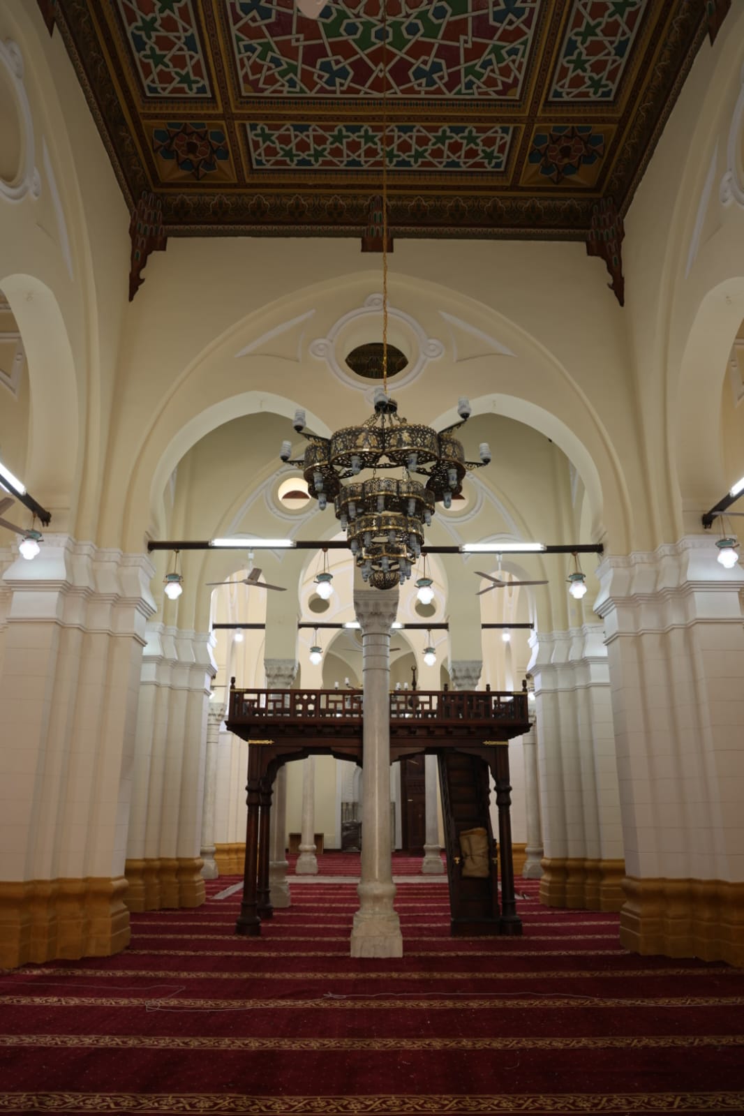 المسجد من الداخل 