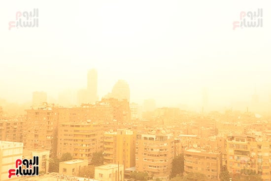 الأتربة تغطي سماء القاهرة