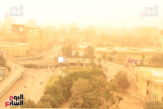 عاصفة ترابية تضرب القاهرة