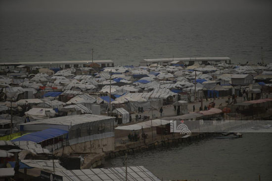 خيام النازحين على طول شاطىء غزة خيام النازحين على طول شاطىء غزة