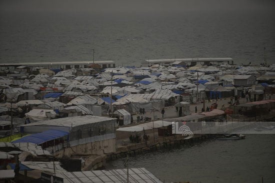 خيام النازحين على طول شاطىء غزة خيام النازحين على طول شاطىء غزة