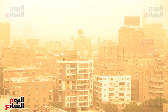 عاصفة ترابية تعوق الرؤية فى سماء مصر عاصفة ترابية تعوق الرؤية فى سماء مصر