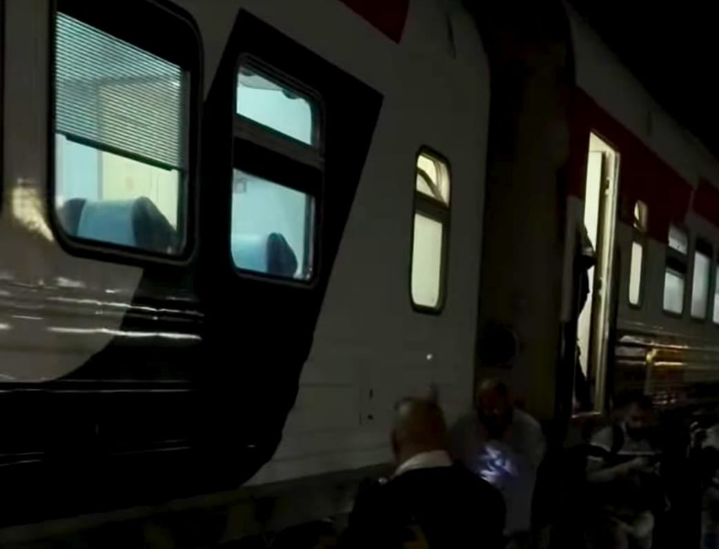 تفاصيل خروج عربة قطار عن القضبان بخط «القاهرة - الإسكندرية» دون حدوث إصابات (2)