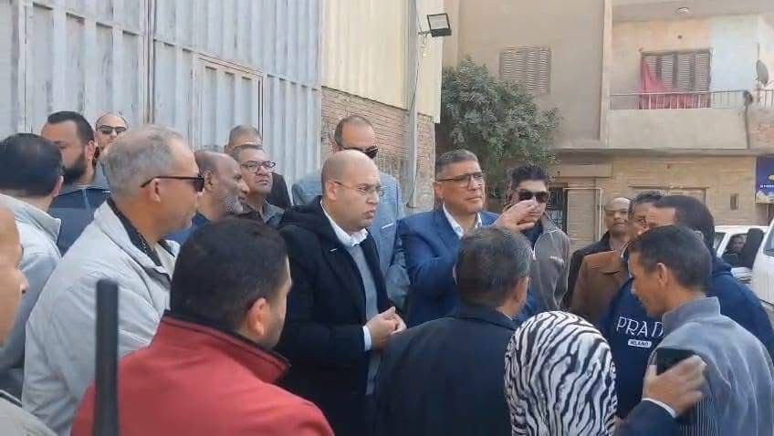 محافظ الجيزة يستجيب لليوم السابع فى حل أزمة مصرف ابو عوض (1)
