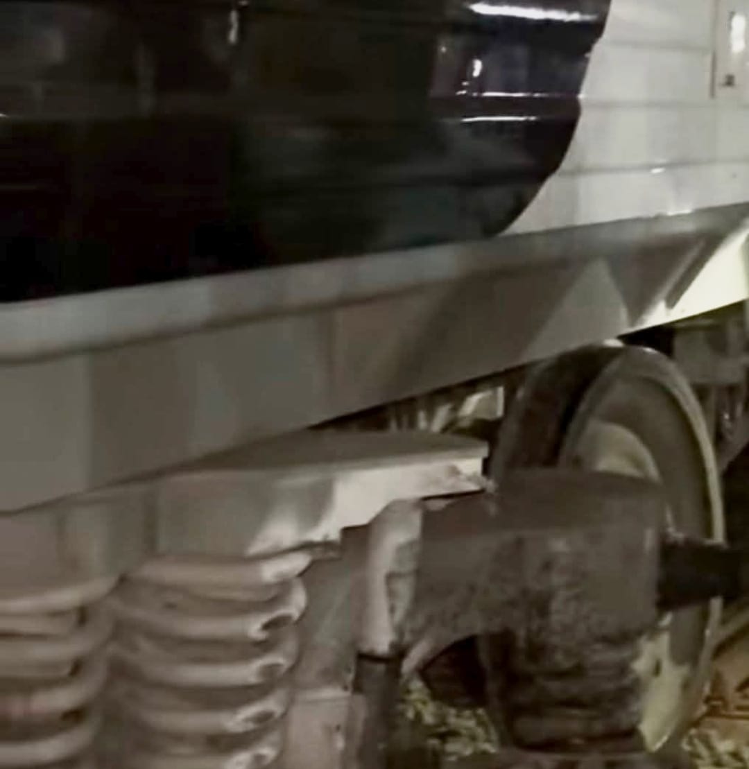 تفاصيل خروج عربة قطار عن القضبان بخط «القاهرة - الإسكندرية» دون حدوث إصابات (4)