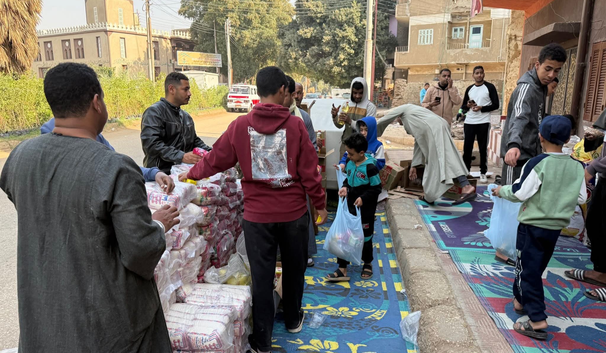 تجهيز شنط رمضان للأسر الأكثر احتياجا