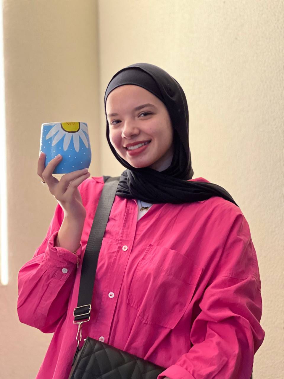 الصغار والكبار يمارسون هوايتهم بالرسم