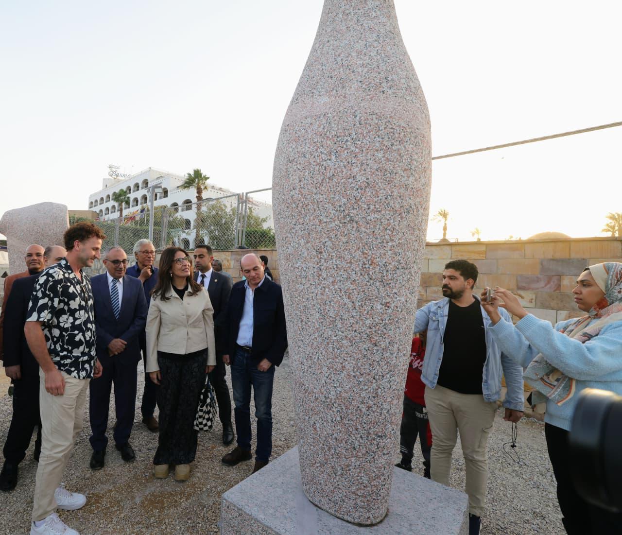 خلال زيارة وزيرة الثقافه (2)